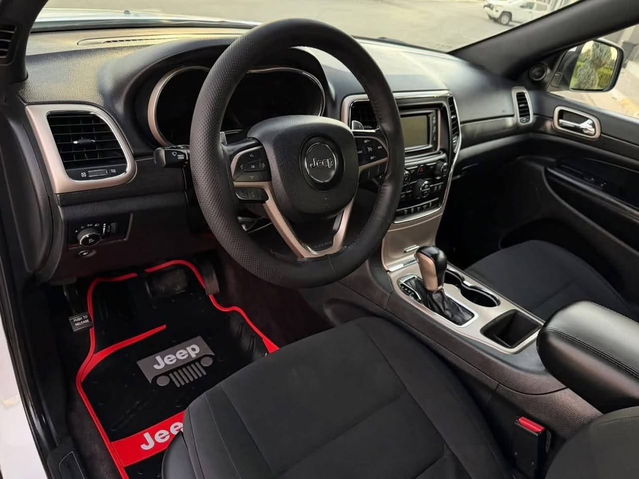 جيب لاريدو موديل2017وارد امريكي بدون صبغ ماشيه 82الف بصمتين ويا سياره جديده حيل كير محرك مكفوله عنوان سليمانيه السعر220بيها مجال***********
