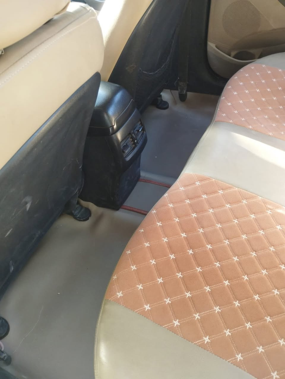 للبيع مستعجل 🚗
سيارة نتر موديل 2015، باسمي خليجي، رقم قادسية.
السيارة تعرضت لهزة قبل فترة، بيها قطعتين وطكة بسيطة.
المواصفات:
محرك 1800
حدادية جديدة
تخم تايرات (دوشمة) جديدة
منظومة تبريد جديدة بالكامل (تكلفة 900 ألف)
السيارة مال جناي، والسعر المطلوب: 110
رجاء متواجد فقط على الهاتف ***********
