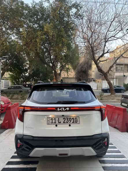 السلام عليكم 
للبيع كيا سيليتوس 2024 خليجي السعر 148
تو كلر فول مواصفات
سقف بانوراما 
بصمة
شاشة كبيرة متصل ديجتال
تحديد مسار
كروس مثبت سرعة 
4وضعيات قيادة
قيادة ذاتية 
اوتو هولد 
توقف ذاتي 
هاند بريك بصمة
رادار امامي خلفي 
كشنات جلد
السيارة ماشية 15 الف 
صار بيها هذا الحادث بابتين مثل ماموضح بالصور واحد مصلح والخلفي لا
بدون ايربالك 
السعر 148 ورقة ومجال بسيط
مكاني بغداد الوزيرية 
للأستفسار ***********
