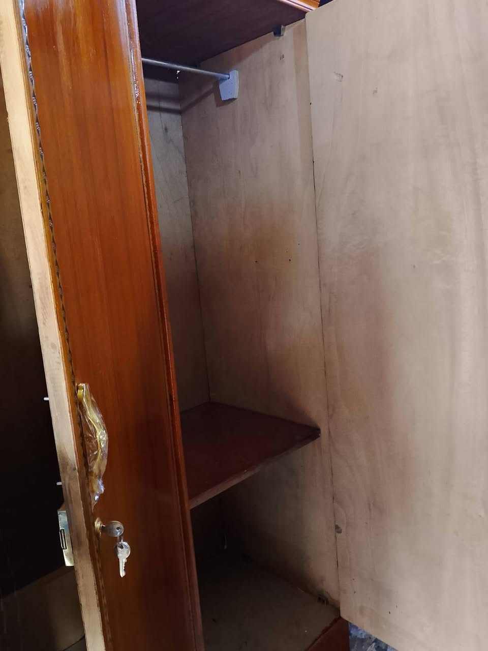 كنتور ابو تلاثه ابواب نضيف جداً جداً جداً مكان بغداد الحريه دولعي موجود توصيل داخل بغداد  وسعر 170 التواصل  ***********
