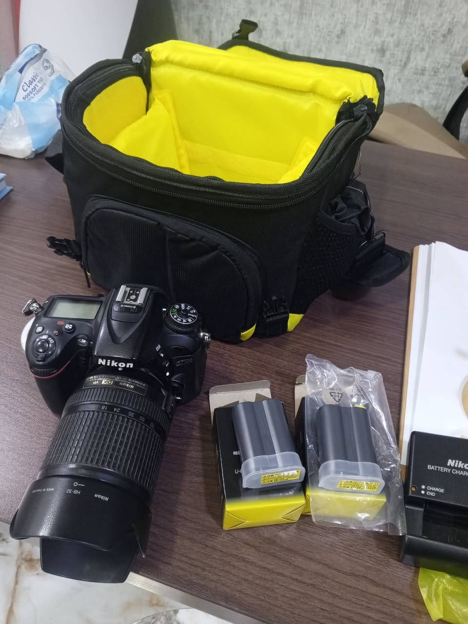 نيكون D7100 للبيع  كامل ملحقاتها سعرها ب450 مثل ما واضح بالصور أو مراوس بRonan DJI 
للاستفار اتصل ***********
غير متواجد ع الماسنجر
