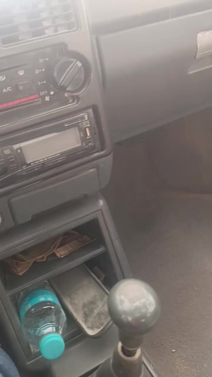 سايبة البيع مصفرة هية وغرامات سنوية 27 راعية يريد تحويل مكينة وكير خير من اللة بس عدي الرابع يفلت سعر 16 و مراوس مكاني م قصر ***********
