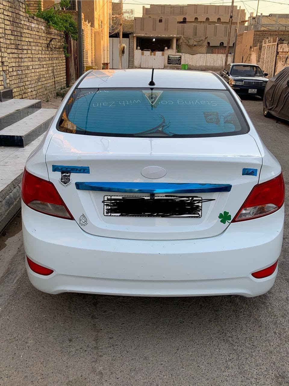 السلام عليكم لبيع اكسنت موديل 2017 خليجي فول مواصفات 5ويل كب فتحه تبريد قطعتين اشاير بالمري تحكم ستيرن  بيهه تبديل جاملغ طخه بسيطه وبيهه صبغ دوسه وشويه صاعد علئ الباب جهه اليمين رقم واسط سنويه جديده ماشيه ١٥٠ كيلو السعر 112$ وبيهه مجال بسيط لشراي الشراي يتصل ويدلل مكان السياره واسط الكوت مركز المدينه رقم الهاتف ***********
