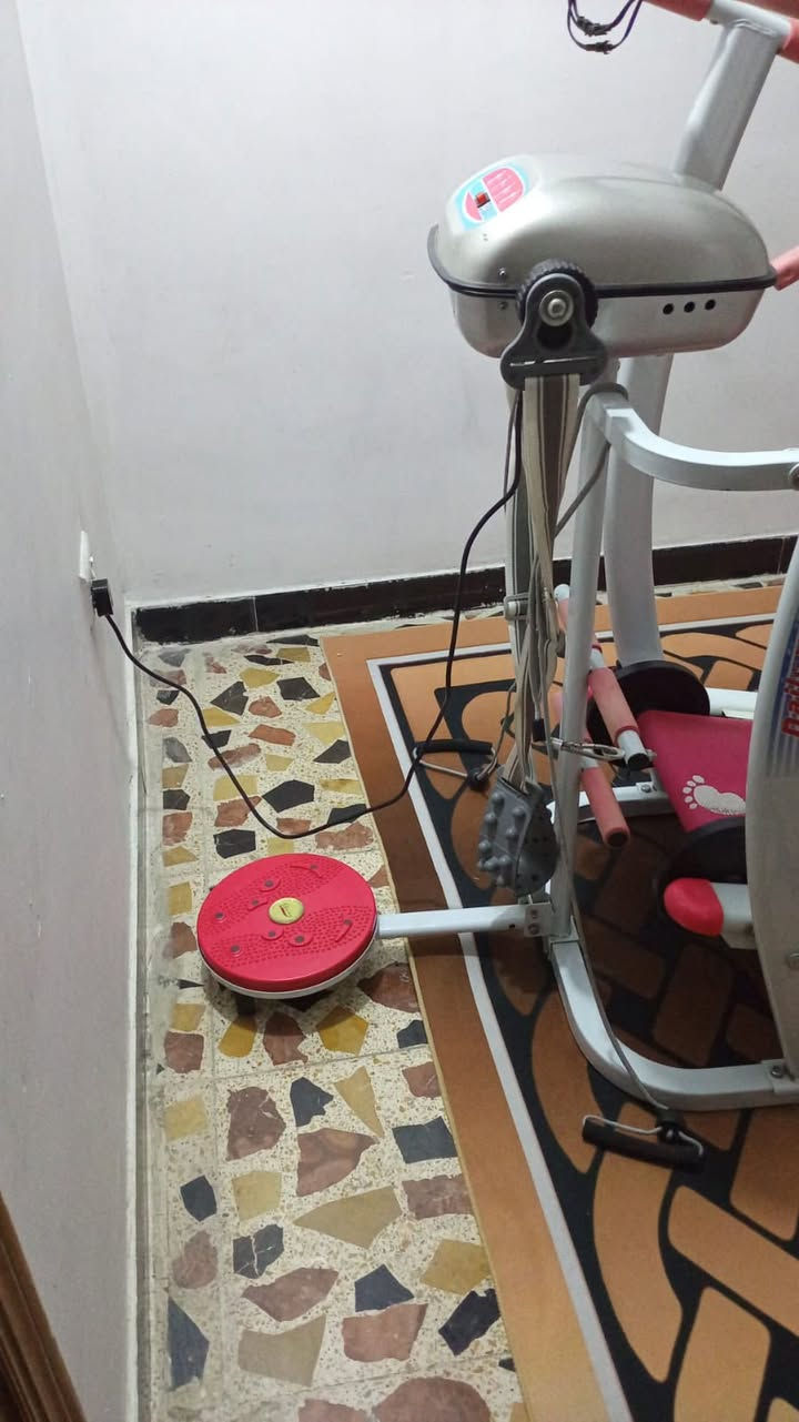 جهاز جري يدوي مستعمل قليل مع رجاج كهربائي 
السعر ١٥٠ ألف وبي مجال 
مكاني بغداد مجمع جامع ام الطبول 
للاستفسار:***********
