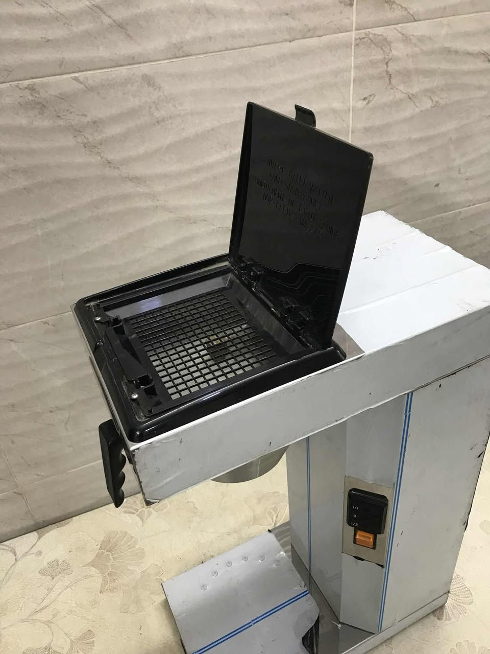 السلام عليكم محضرة قهوه سويدية جديدة (امريكانو) انتاجية للمقاهي والكافيهات  مع الترمز المكان بغداد للاستفسار المراسلة أو الاتصال ***********
