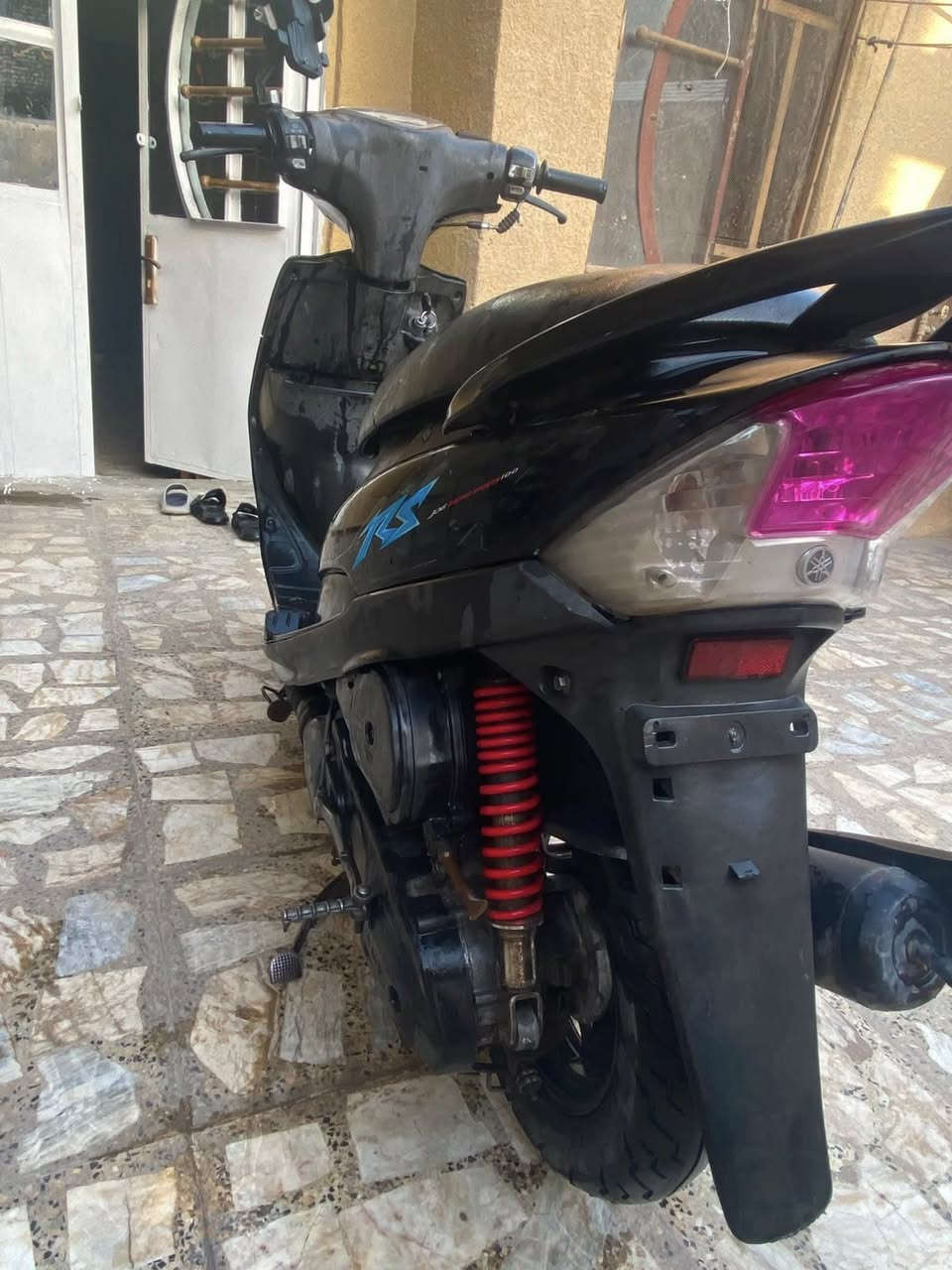 السلام عليكم دراجه ماكس عدله 120شغاله كله مكينه ما مفتوحه بل جيس ما بيه ايي شي بس يحتاج ترتيب  المكان بغداد المشتل السعر 600 رقم ***********
