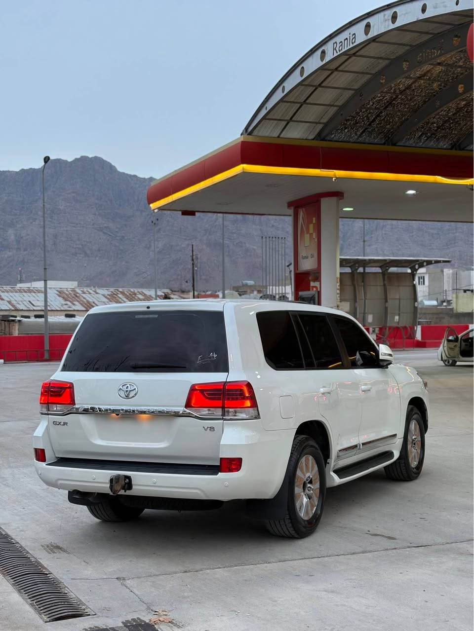 تۆیۆتا لاندکروزر وەنەوشە ٢٠١٦ 
مانگی ٦ 
جي ئێکس ئاڕ 
٨ پستۆن 
فول مواسفات
ناو زەرد سلایت 
٨ پەرەشوت 
کوشن جڵد 
حاسە پێشو دوا 
٣ شاشە 
کامیرە 
ئاوێنە کارەبا و شەفت
سەلاجە
تەبرید مەرکەزی
دەرگا بەسمە 
شەغال
بەخاخ لایت
کوشن کارەبای 
سوکان ڤۆلیۆم 
تەعدیل سورعە
نیزام ئیکۆ
وە زۆر موسفاتی تر 
١٤٠ هەزار کیلۆمەتری حەقیقی رۆشتوە 
سەیارەکە یەک دینار مەسرەفی نیە مالێ دۆستە 
لۆک ماوەتەوە لە رەسمەکان جوان ترە 

سەیارەکە پارچە رەشە و یەک بست پێش سلایت
پەمپە لەسەر ساخی پێشو پشت کەپس بێ ناو گرتن 

***********
*********** رانية, السليمانية
