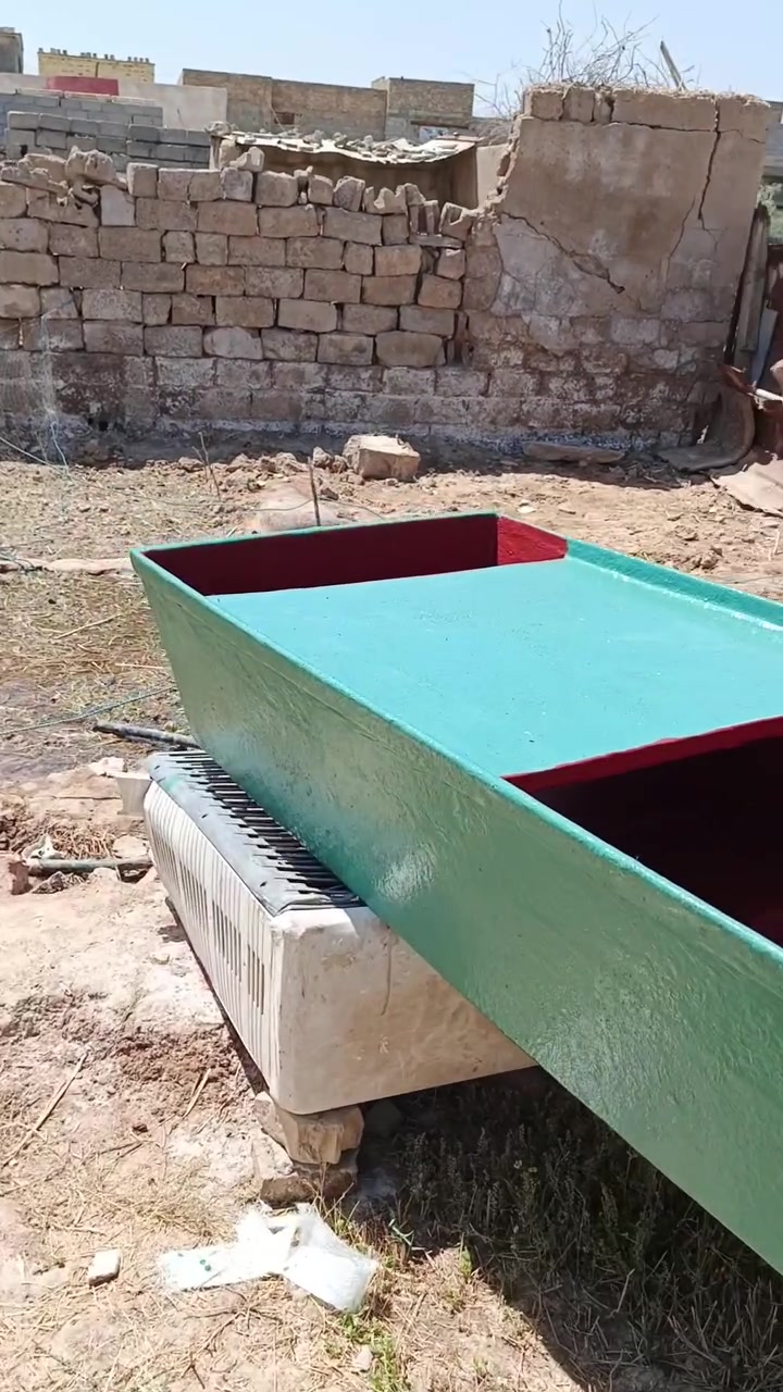 سلام عليكم بلم للبيع طول 5 ونص عرض متر يصير مكينه 
مكاني بغداد سبع قصور ***********
