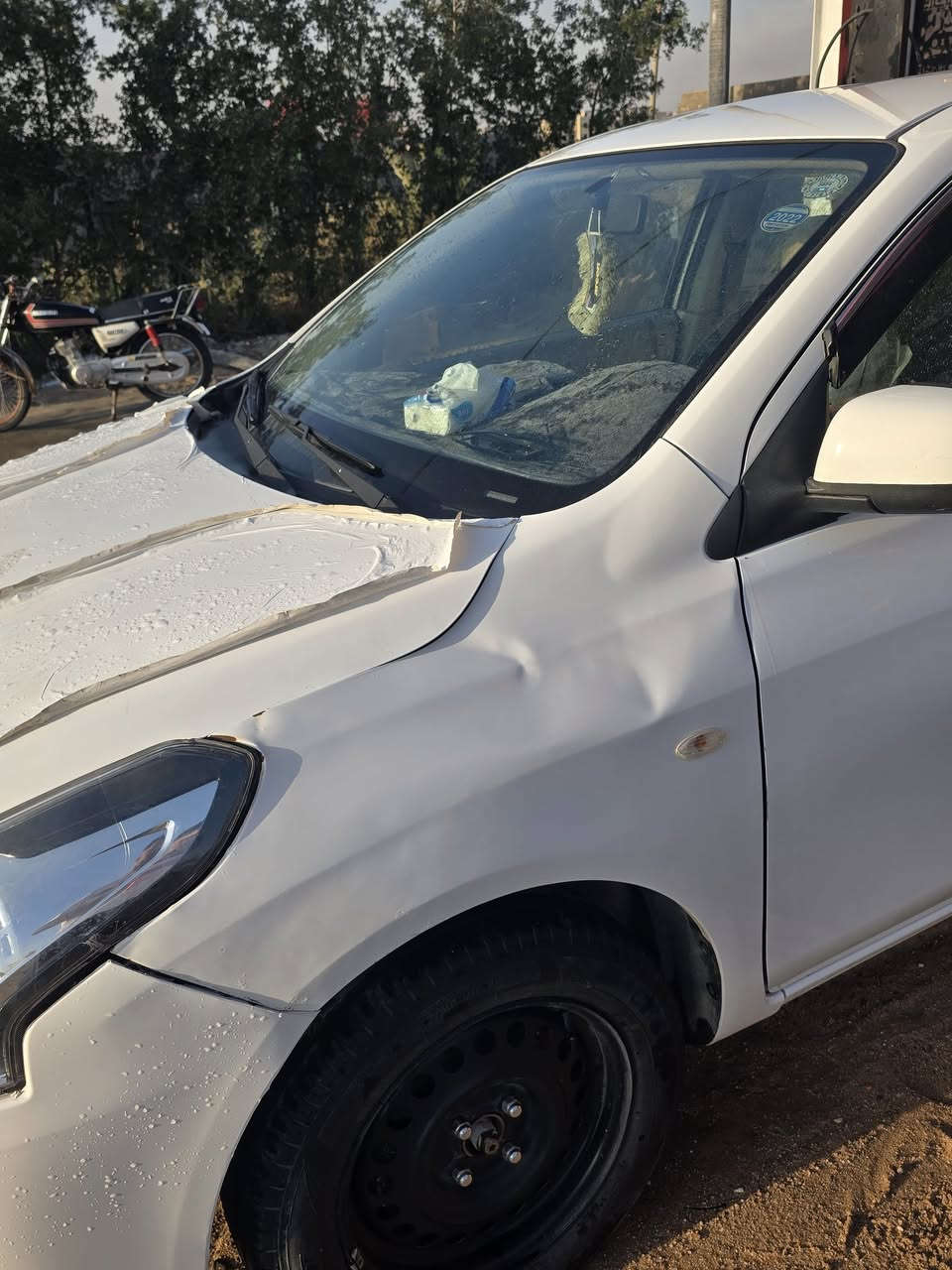 سلام عليكم نيسان سني22 هندي بليته زركه بيه بارد ثلاث قطع وهاي الضربه موضحه لسونار كدامك بس الضربه صارت ورا السونار
ماشيه ١٠٠
السعر ١١٠
***********
