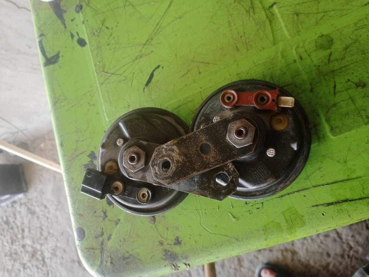 هورن سدان فيشه حمره وسوده لبيع *********** سعر 125
