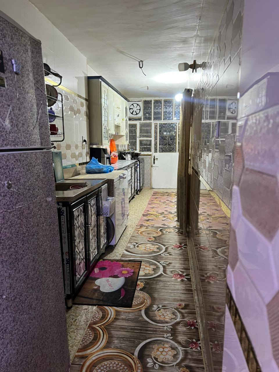 السلام عليكم .. دار للبيع المساحة ١٥٠ متر … ٦x٢٥ يحتوي على هول واستقبال وغرف نوم عدد ٣ + صحيات … الموقع نهاية حي اور المنطقة كاملة الخدمات السعر ٢١٥ وبي مجال … للأستفسار واتساب فقط ***********
