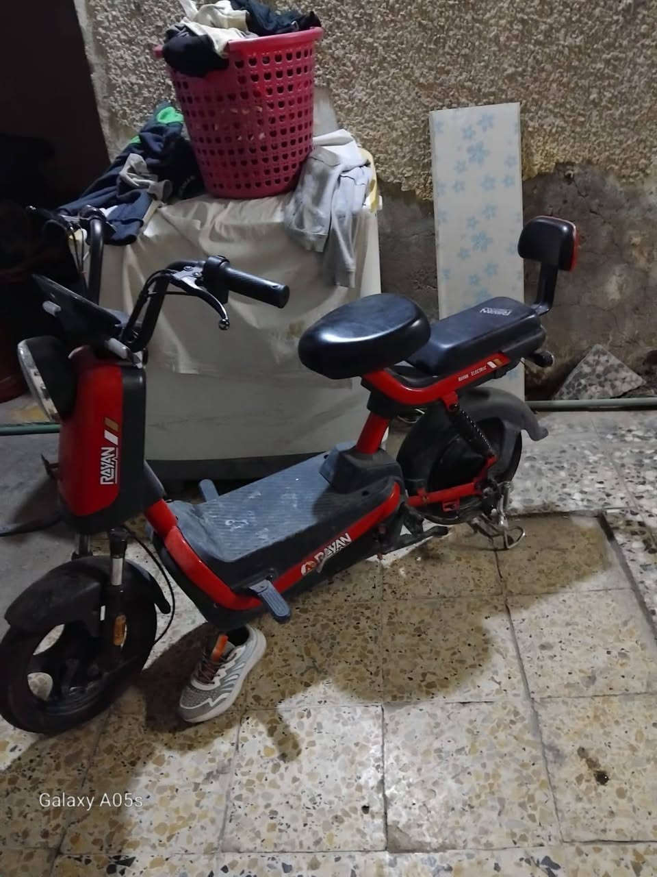 سلام عليكم 
دراجه شحن للبيع شركه الريان 

 ٤ بطاريات ملف نحاس حقيقي مابيه اي  نقص 
 دراجه عمليه وقويه كلش 
رايدها ب ٢٥٠ بيها مجال قليل
رقم تواصل ***********

مكاني مدينة الصدر

