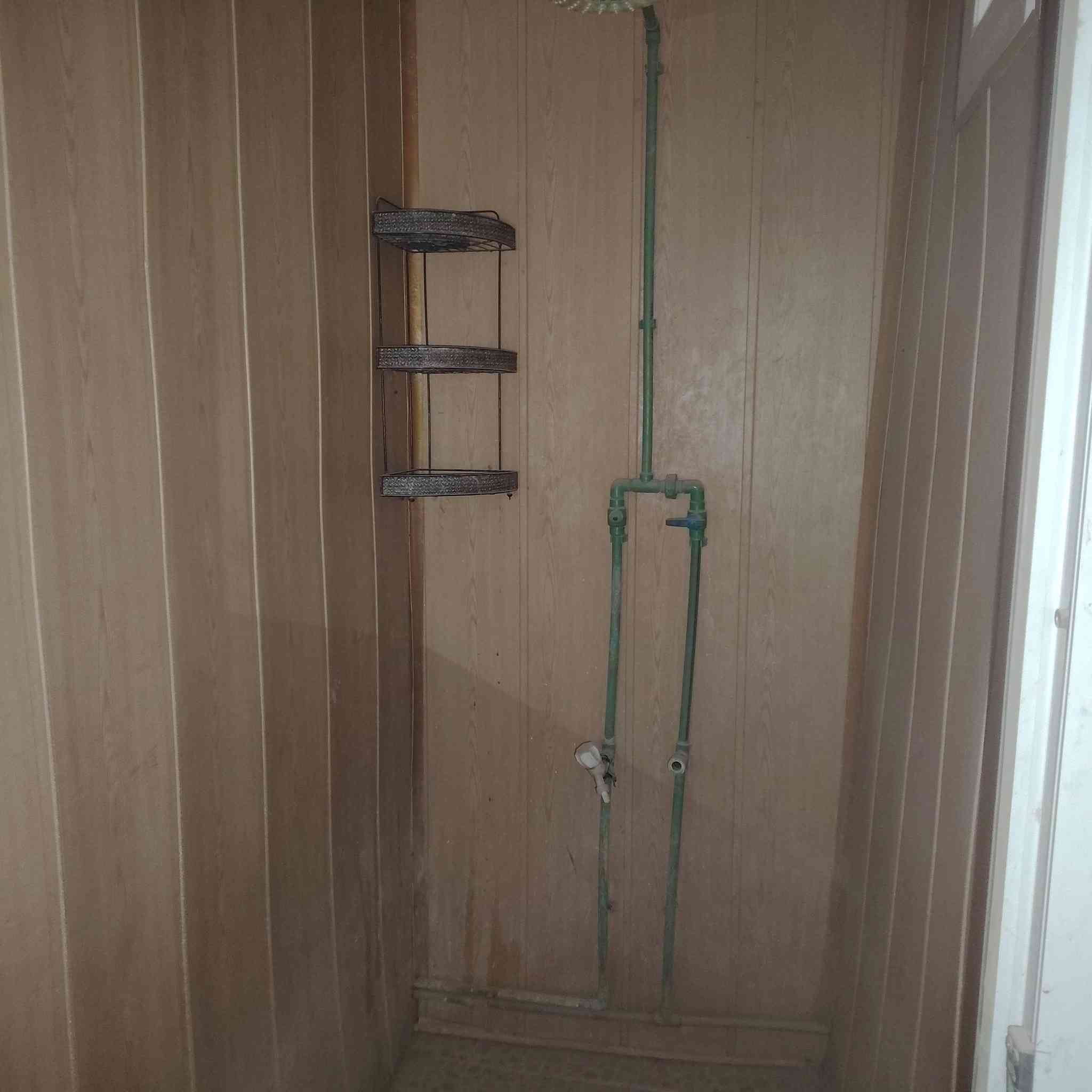 سلام عليكم  بيت 200 متر ايجار شارع المطار الجديد شارع الحوزه قريب على  شارع  غرفتين وصاله  ومطبخ  وستقبال عوزه شويه ترتيب الرضيه اول شهر  تصلحي بيها الرضيه  سعر ايجار  250الف وبي مجال   مكتب الصدرين  ***********
