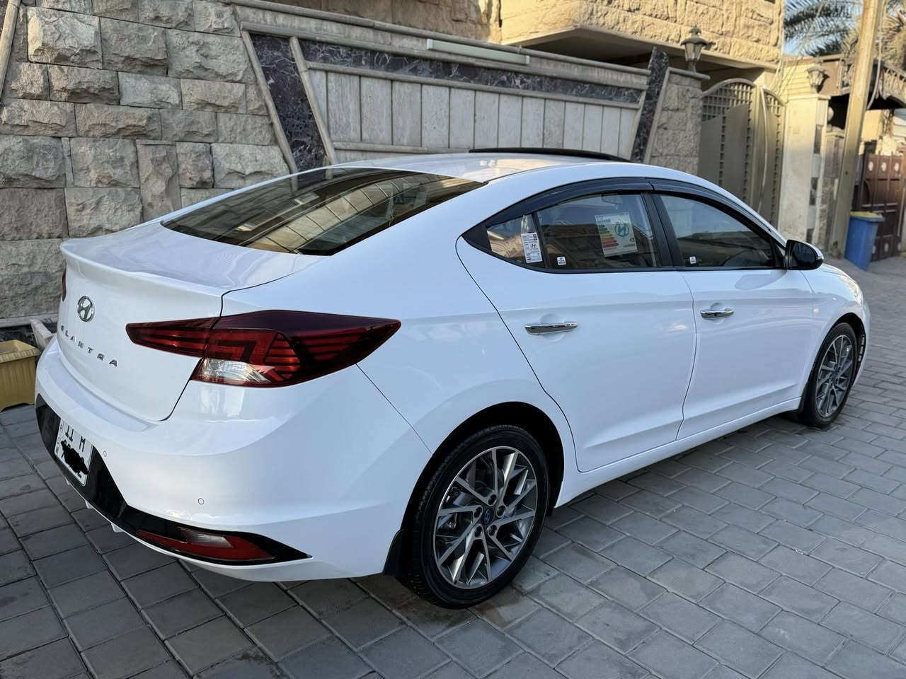 السلام عليكم
للبيع هونداي النترا 2019 خليجي مكفوله 
رقم بغداد بسمي شخصياً السيارة جديدة بمعنى الكلمة فول مواصفات محرك 2000 دوش بصمه فتحه سقف كشنات جلد تحمات جهتين مري اشاره + مري شفط ويلكب كروم السياره جديده بمعنى الكلمه للستفسار الاتصال *********** مكاني يغداد
