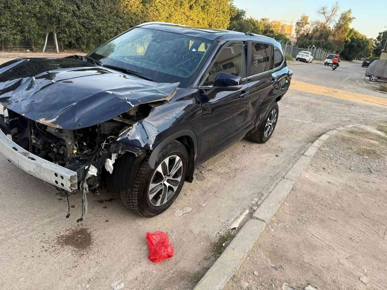 سلام عليكم 
للبيع 

هايلاندر
عل حادثه
تشتغل وتمشي
دخول جديد
موديل 2023
عنوان بغداد
سعر 110
موبايل ***********
