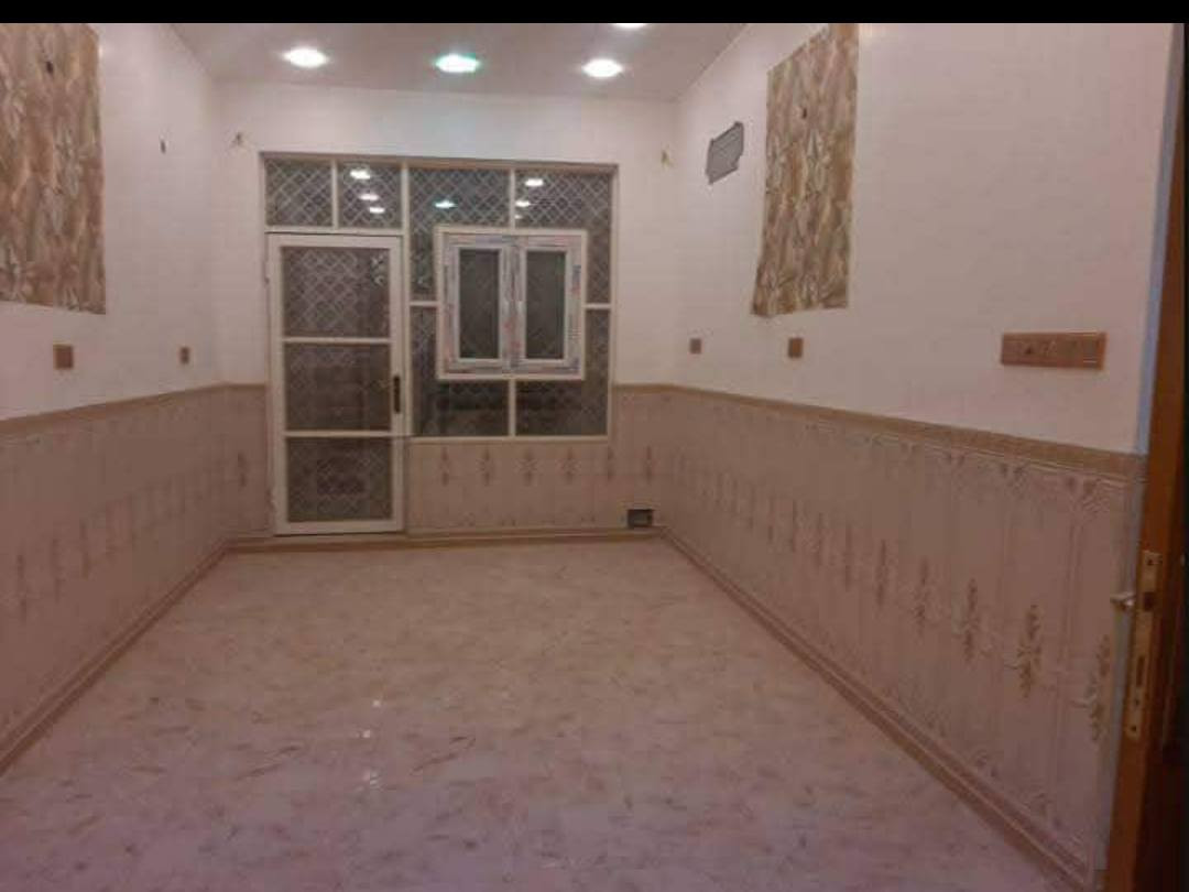 عقار للبيع يحتوي شقه100متر  +محل. الشقه تحتوي على استقبال وصاله ومطبخ وغرفه ومكشوفه والسطح عباره عن غرف اثنين كبار +المحل على طول ال 100متر ويحتوي غرفه وحمام للاستفسار ‏‪***********‬‏
