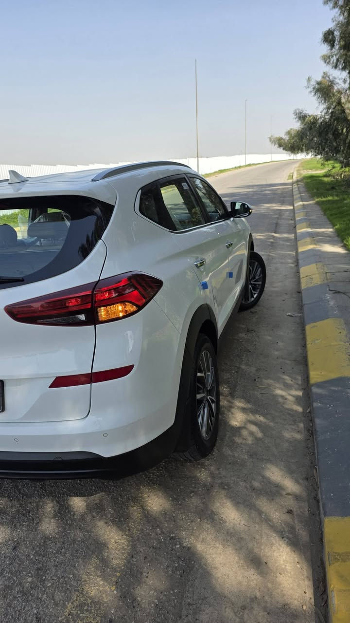 توكسن موديل 2019 خليجي كوري  بصمة وشاشة وكاميره وكشنات ٢ كهرباء تحكمات ستيرن جهتين نظام سبورت ونورمال وايكو حاجب لد وبك لايت لد وكشافات لد ومراة كهرباء وإشاره بلمرايه ومراة قابل للطي واضواء ترحيب عن قرب يدات نيكل شحن واير ليس قطعتين تبريد دبل مناخ منفصل حساسات أمامي وخلفي مانع انزلاق وبعد هواي مواصفات السيارة جديدة خااام ماشيه ٧٤ ألف فقط مع طخم تايرات جديد سبير ما نازل محرك ٢٠  دوش برغي ما مفتوح شرط سيارة جديده وجاهزه بدون صبغ السعر ١٩٥$ وبيها مجال مكاني الموصل المجموعة الثقافية للإستفسار 
***********
***********
