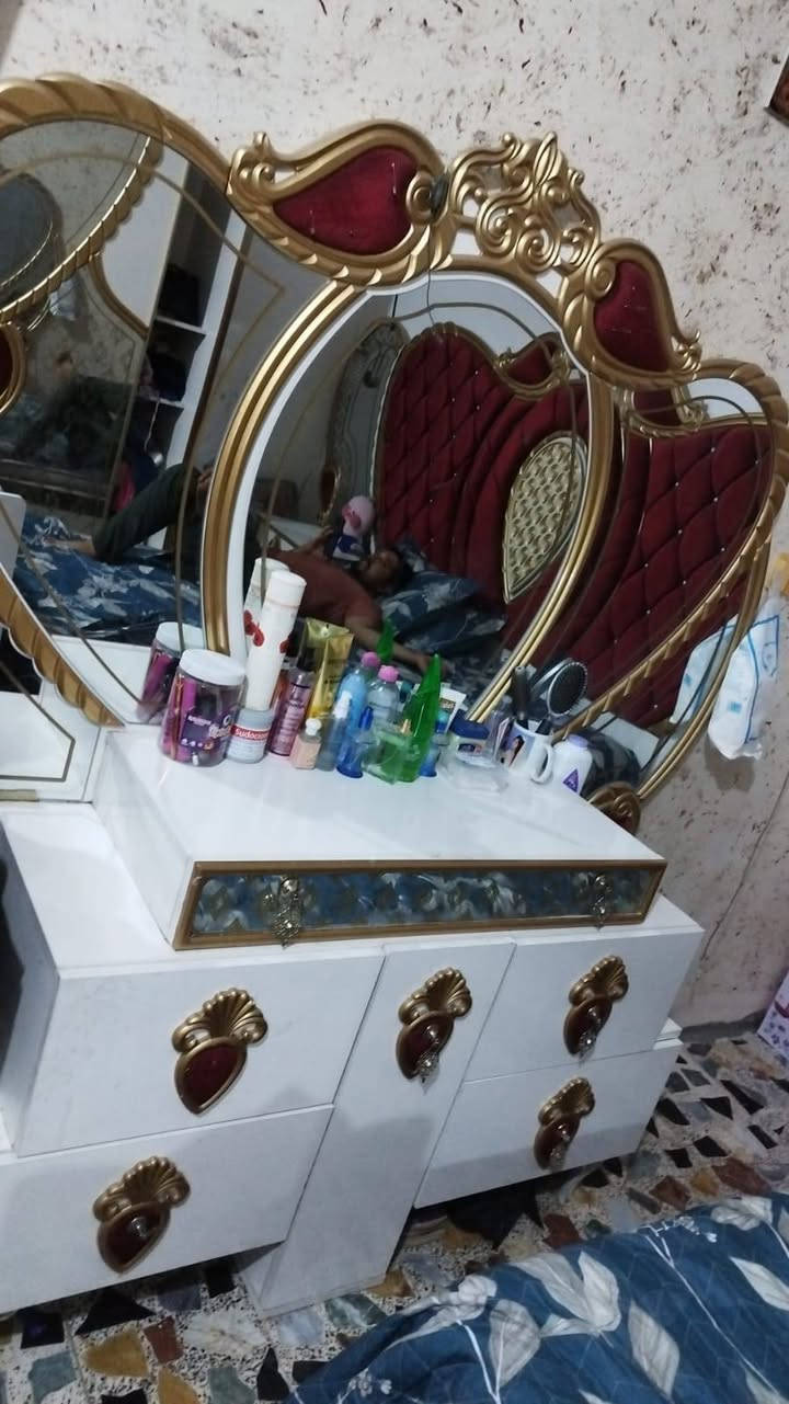 غرفه تركيه سعر 500 الف وبيها مجال بسيط بغداد مدينه الصدر رقم الهاتف ***********
