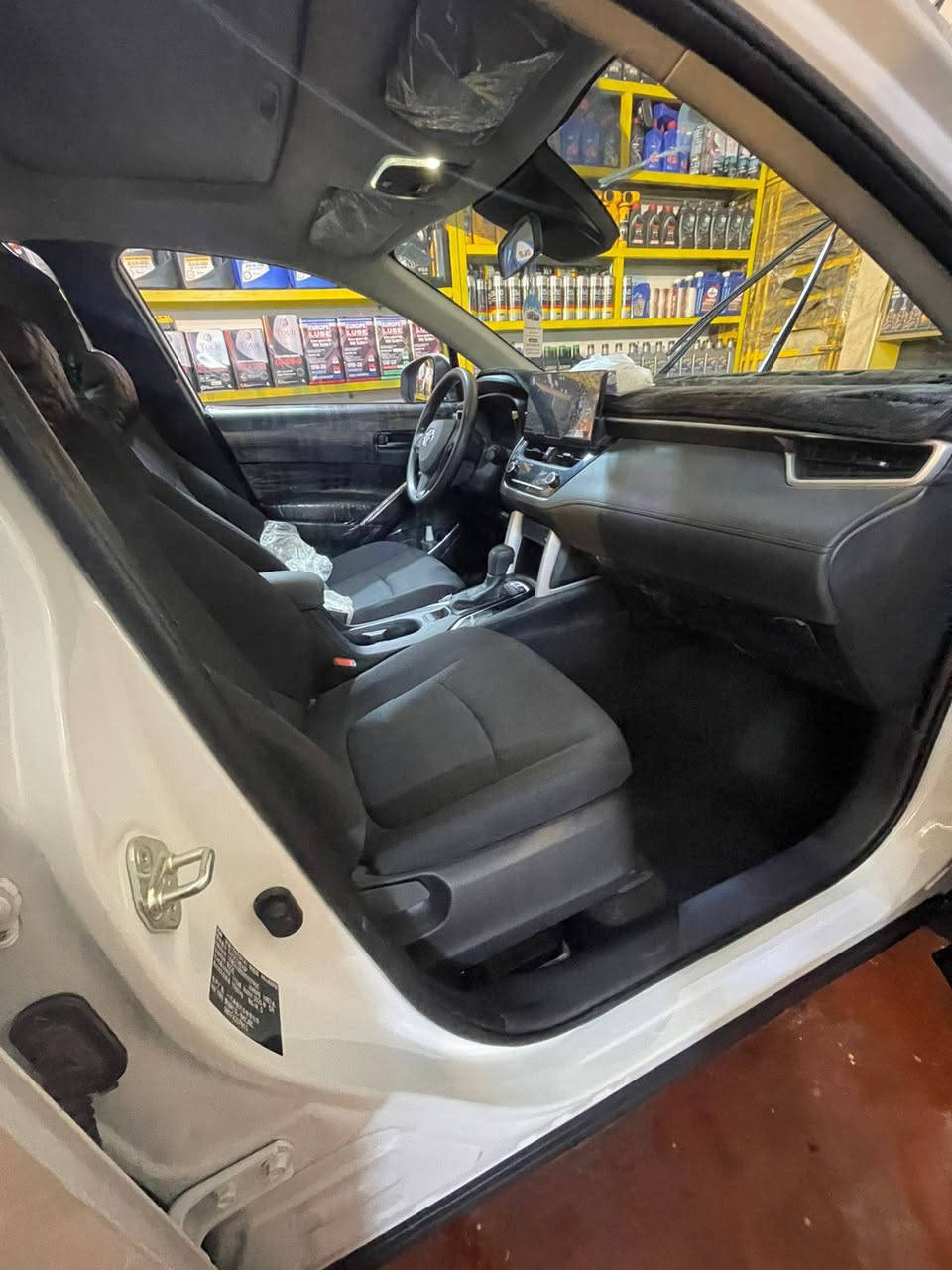 السلام عليكم ادمن بله زحمه موافقتك                         عمي سياره مكفول من البجم للبجم اليدور جديد هاذه وهاي تفاصيله 🌹تويوتا كورولا كروس هايبرد 2025 🌹�
⚡️ السياره ماشيه 32 الف 

⚡️ موديل 2025

⚡️ حجم المحرك 4Cylinder 2.0L 

⚡️ مرتبط بناقل حركة أوتوماتيك 

⚡️ بقوة 169 حصان 

⚡️ مفتاح التشغيل بصمة 

⚡️ دفع ثنائي FWD 

⚡️ سلايد روف

⚡️ اريل نفكيتر 

⚡️ رادار 

⚡️لايت هالوجين 

⚡️ حجم الاطار 215/60R17 

⚡️ ويل كب 17

⚡️ 4 دسك

⚡️ حساسات ضغط الاطارات 

⚡️ اشارة في المرايا الجانبية 

⚡️ ماسحة خلفية 

⚡️عدد AIR BAG 7

⚡️ هاند بريك كهرباء 

⚡️ ا ABS 

⚡️ دشبول شاشة ديجيتال

⚡️ مثبت السرعة Cruise 

✨ تحكمات مقود

⚡️ ا Bluetooth / USB 

⚡️مخرج منفذ الطاقة 

⚡️فحص نظام السيارة 

⚡️تتسع المقصورة ل 5 ركاب

✨المقاعد مخمل 

⚡️ مثبت مقعد الطفل ISOFIX 

⚡️ تبريد شاشة 

✨ قطعتين تبريد

⚡️ أوتو هولد Auto Hold 

⚡️ نظام تحديد المسار 

⚡️ نظام مانع الانزلاق 

⚡️ تطعيم الدواخل ألمنيوم

🔹السعر٢٧ وبيها مجال بصيط

مكان السياره بغداد

رقم‏‪***********رقم

***********
