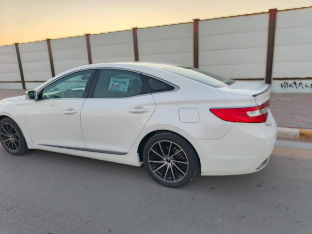 السلام عليكم سياره نوع هونداي ازيرو خليجي موديل 2015بيها مكانات صبغ كلير سياره سته اسلند حساسات تحكم جهتين برده كهربائي خلفيه برده جانبيه ابلدي كير مكينه حداديه خير من الله السياره بسمي تحويل مباشر بيع سريع السعر 100 بيع سريع   العنوان كربلاء رقم الهاتف ***********
