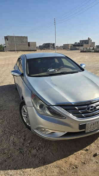 سوناتا ١٣ امريكي  gdi ٢٤٠٠
ضرر في امركيا الجنطة 
الضرر داخل العراق الشاملغ الايمن وطاخ طرف البنيد

مواصفات  
تحكمات ستيرن اربعة جهتين 
كروز تثبيت سرعة 
مانع انزلاق 
ABS
حساس ضغط الاطارات 
حساس ماء الزراكات 
ترحيب 
كامرة دوارة  
شاشة  
لايت زنون اصفر 
نظام ايكو 
الوضع العام للبدن 
محزمة توحيد لون بدون داخل فقط الي ضررت فوك 

الوضع العام للداخل 
محرك  فول 
تبريد فول 
ماء زيتي اخضر راديتر فول 
كير فول وضعين للقيادة 
ادامة للسيارة  كاملة 
اطارات جيد جدا 

السيارة بدون اي عطل او قلوب مشتعل   ولا ناقصة اي شيء  كاملة فقط تشغل وتطلع 

بانزين ودهن فقط 

السعر ٩٥  وبيها مجال بسيط جدا  واذا اكو ازيرا  ١٢ وفوك او عالي مراوس 
رقم انبار مشروع وطني باسمي 

الرقم :***********
