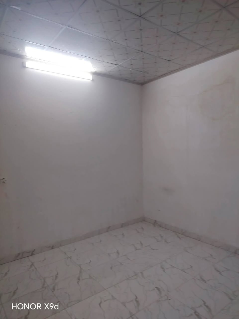 شقه الايجار حي الاخاء غرفتين نوم وهول مطبخ وصحيات/***********/***********
