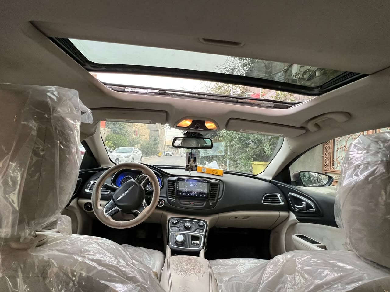 السلام وعليكم سياره c 200 موديل 2015 بااسم ولد تحويل مباشر مكينه 2400 جديده شاده جديد حادثه فقط باب سائق داخله كلين موجود صور حادثها بجم كبس مكفول  
_كشن كهرباء
_فتحه 
_بصمه ابواب 
_كير ماوس 
_سترين تحكم 
_مثبت سرعه
_لايت زنون 
 صدر نظافه 50‎%‎ توني اجيت بيهه من كربلاء امشي بيهه 200
مكاني البصرة ياسين خريبط ***********
السعر93 ورقه وبيها مجال
