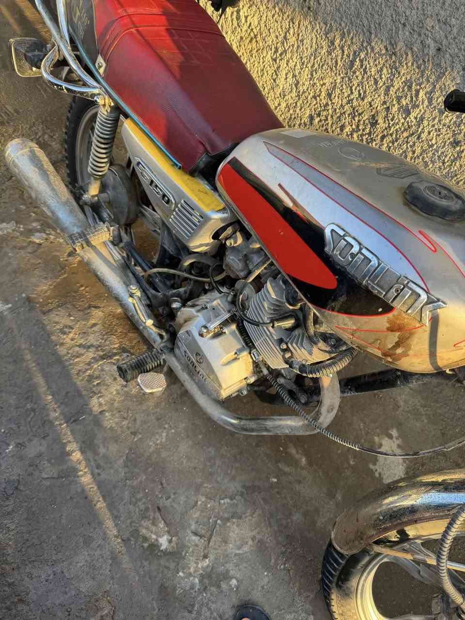 السلام عليكم دراجه أيراني موديل ٢٠٢٢ للبيع السعر ٤٥٠ العنوان الشعب قرب سوك شلال  الرقم ***********
