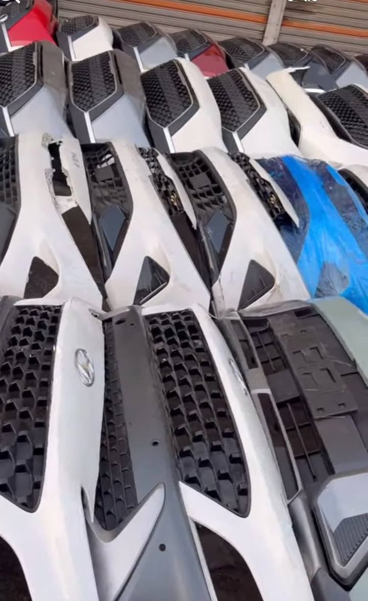 يتوفر لدينا. جميع.  دعاميات. اماميه. للسيارات الكوريه. من موديل 2021الى 2025 سعر دعاميه 100 الف وتوصيل جميع. محافظات. توصيل محافظات. 10 الالف دينار. داخل بغداد 5 الالف دينار  *********** واتساب
