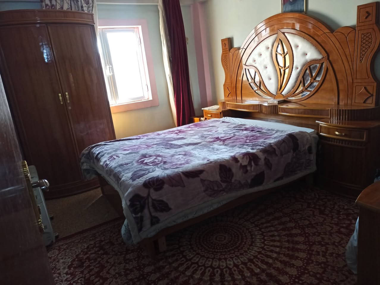 غرفة نوم نظيفة خشب صاج للبيع
للتواصل على الرقم ***********
