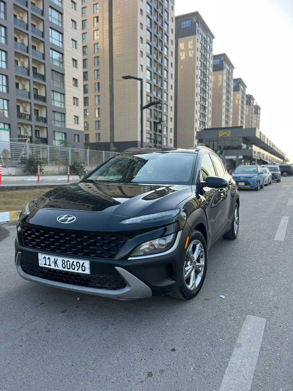 اسلام عليكم للبيع او مراوس. حسب. القناعه. هونداي كونا 2023. وارد امريكي. حادث بنيد طاير. من امريكا. بلتقرير تقرا تخريب.  صور الحادث موجوده  ويا الصور.    
 
محرك 2000. دوش. مكفول. من التبخير ولفتح وبانزين كله عادي. 
كير CVT. مكفول ومن الفتح هم مكفول. بلادي. 
 ماشيه.  100 الف كيل  
شواصي. + لغود + دواخل كلهن كفاله دكت جاكوج مابيها
مصبوغه. عام عده الجنطه.   

تبريد ثلج ❄️ 
تدفئة. 🔥 
صدر امامي وخلفي جديد.  
تايرات تخم. نضيفات. 
مواصفاته 

بصمه. تشغيل.  + بصمة ابواب. 
تشغيل. عن بعد. 
رادارات امامي. وخلفي. وصفاح. 
شاشه كارب بلاي. 
تحكمات.  
تشغيل واطفاء اوتو. 
ايرباك فقط برده طاك 
مكان السياره بغداد حي. الحسين. 
السعر. 120. وبيها مجال  بسيط. 
***********
