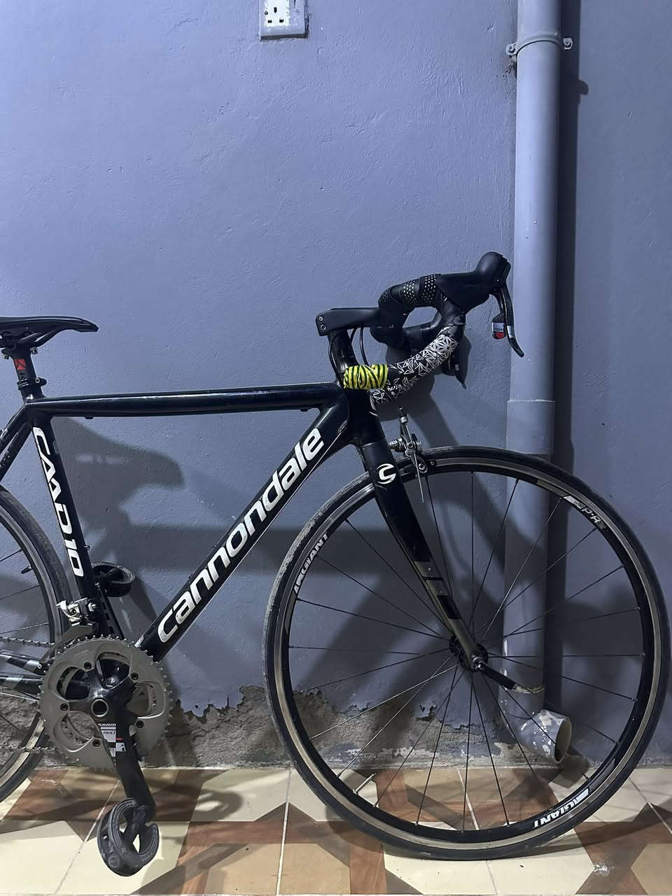 السلام عليكم cannondale caad 10 دراجة كانونديل كاد
وزن الدراجة 7.7kg فقط
قياس الفريم ميديم ارتفاع 52 طول 54
سستم الدراجة ليبل واحد من النوادر سرام ريد Sram Red فوول كاربون 10*2
البدالات كاربون
الصينية كاربون (53/39) سن
العقرب كاربون
الستيرن كاربون متصل
بوري السرج Kocevlo كاربون
السرج كذالك Kocevlo كاربون
حلقات الركبة كاربون
قاعدة عداد كاربون
الويالة جاينت P-R2 حديثات بولبرن
تايرات (700*23-22)
سعر الدراجة: 765 الف
للاستفسار *********** او مراسلتي خاص
يتوفر توصيل لجميع المحافظات
