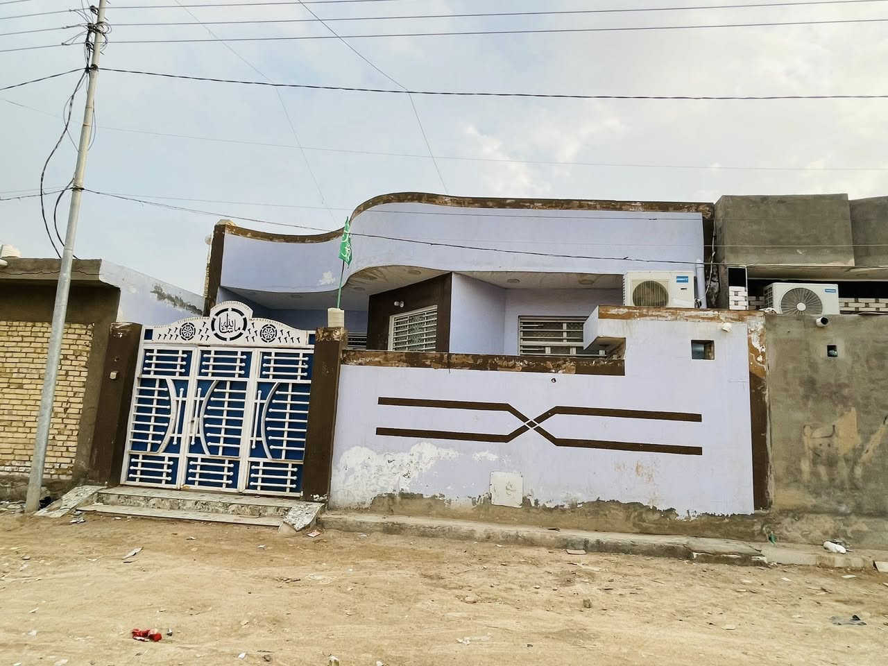 بيت البيع قرب السيد الدفاس مساحه 200    
***********

للاستفسار عله رقم
