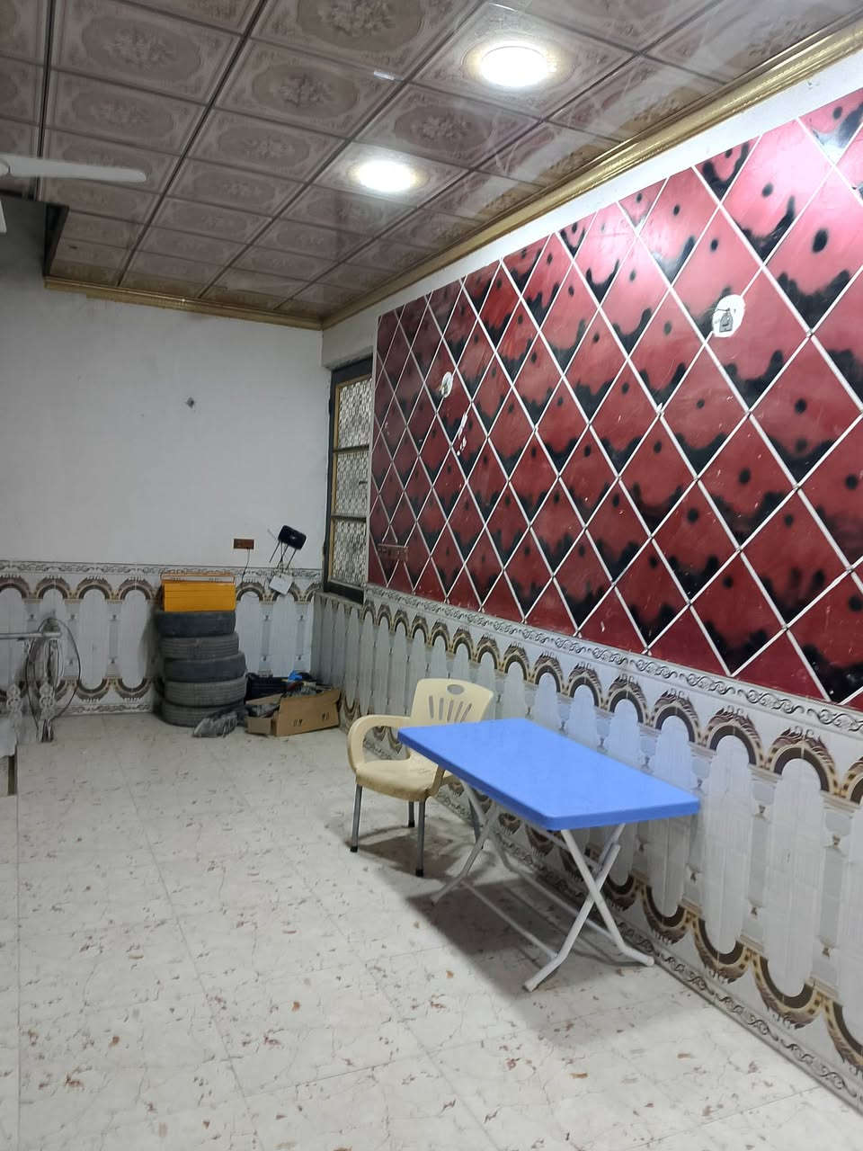 البيت للبيع طابو صرف 106 متر بل سوك شارع المساحه البيت تجاري دولان ثلاث طوابق سعر على الاتصال ***********
