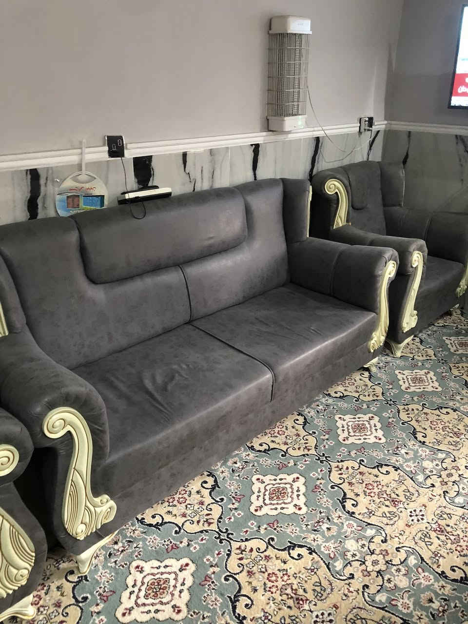 للبيع كاونتر مع سنك مرمر نظيف بي قطعة كابون محروقة السعر ٤٥٠
تخم عشر مقاعد سعرة ٣٥٠ 

مكاني ابو غريب العمارات 

***********
