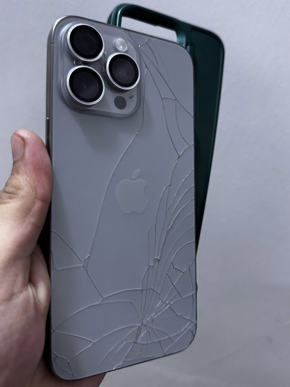 15 برو ماكس…شرق اوسط
جهاز نضيف كلش فقط فطور بلضهر ونقطه سوده بلشاشه وبيه فطور مبينات بلصور ما مأثرات ع استخدام نهائياً گله شغال شاشته اصليه ما مبدله ..

بطارية 81% بلاديه 

ذاكرة 256 …نموذج M.AAA ماستر 

مكاني نجف حي السلام 

السعر 685 وبي مجال 

***********
