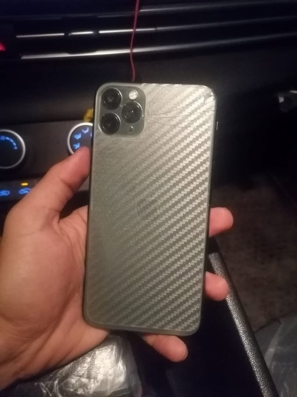ايفون 11برو ماكس ذاكره 256جهاز كله شغال ضهره مكسور فقط وبدل بطاريه اصليه قبل يومين بدلته سعر 270 وبي مجال بصيط يوجد توصيل داخل بغداد فقط وذا تريد تعال خذه من باب البيت مكان بغداد سيديه هاذه رقمي ***********
