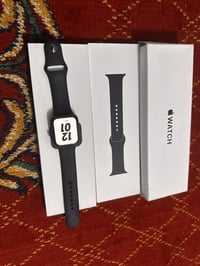 Apple SE2 • ٤٤مم • بطارية ٩٨