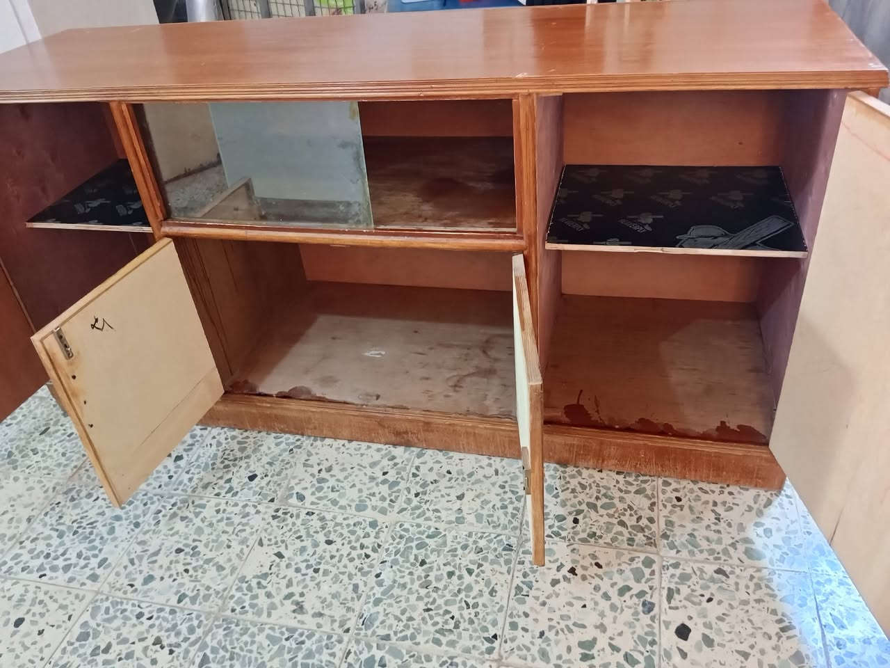 السلام عليكم
بوفيه انجاره  ونضيفه كلش بس يحتاج  يدات وقفل 
السعرها 125 وبيها مجال قليل @إشارة


**إذا كنت صاحب هذا الإعلان وتريد حذفه لأي سبب، رجاءا أرسل رسالة إلى الدعم الفني**