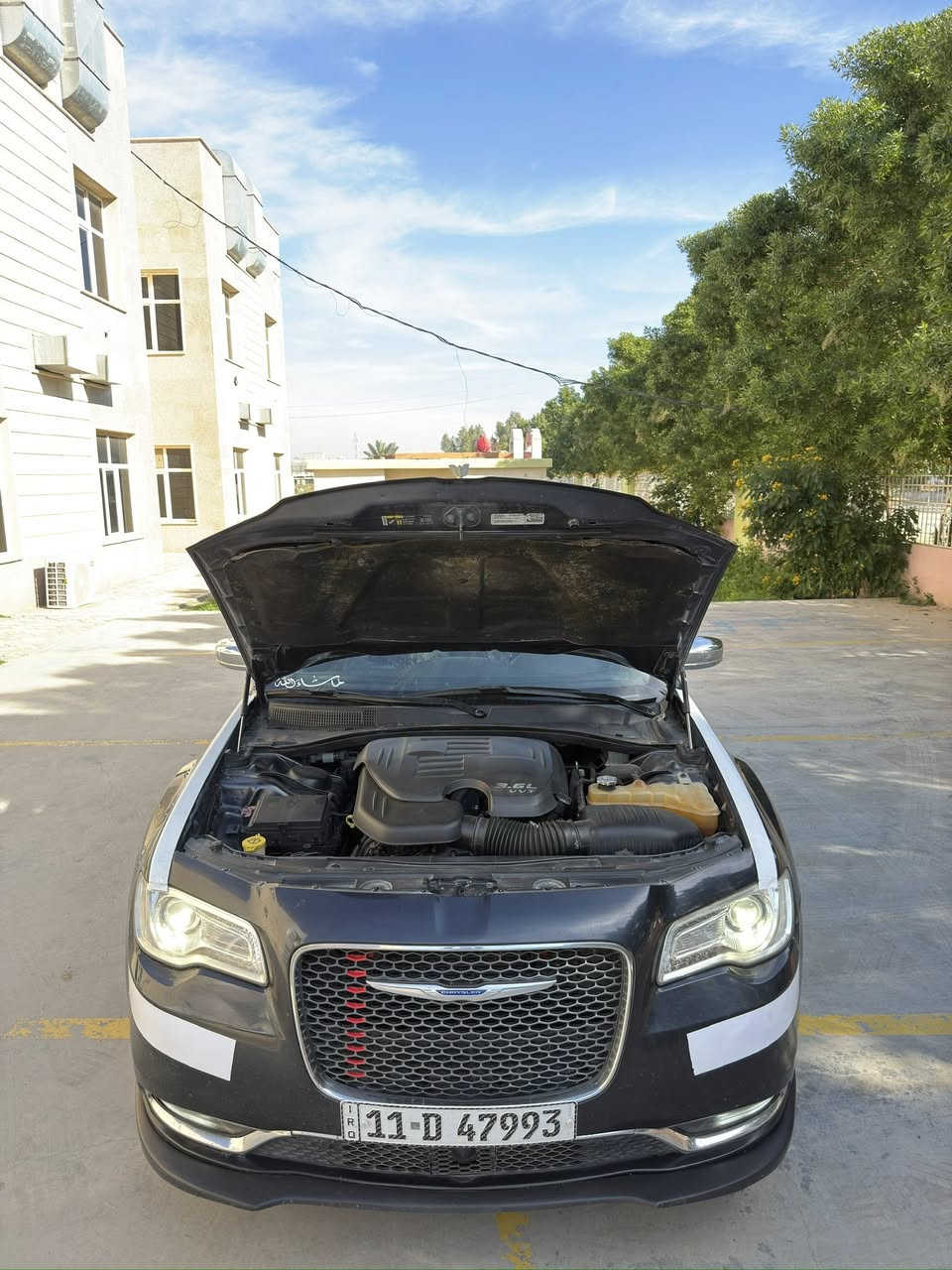 السلام عليكم 
 للبيع كرايسلر 300 limited  2018  (امريكي) 
            السيارة بلاتينوم فول الفول
     جديده جداً شرط التقرير و السونار 
 كفاله عامه من صبغ  حته دعامياتها
كفاله والكير والمكينه والاكسل وناشر السونار
السياره جديده بمعنئ الكلمة كارتون مال جناي 
ماشيه 62 الف ميل شرط الفحص والسونار
فول مواصفات ١/١  
حجم المحرك: 3600
كير ماوس 8 نمر 
دبل سلايت بانوراما 
تشغيل عن بعد 
شاشه جبيره   
حساسات اماميه + خلفية
رادار امامي تحديد مسار
رادار امامي مانع تصادم
رادار جانبي ب المري
سستم صوت 14 سماعة 
قطعتين تبريد ثلج 
كشن خزن ميموري 3 وضعيات
كشنات جلد اسود
مقاعد اثنين كهرباء (تدفئة+تبريد) 
كشن خلفية تدفئه
تدفئه بلاستيرن  
مري قلاب ويه ال R
مري معتم جانبي+وسطيه
اشاير ب المري+ترحيب
يدات ستيل اصل 
الداخل صاج ملكي  
شاشه كار بلي 
نظام_خرائط(نظام ملاحة)_Navigatio
كامرة خلفية اصلية
 استيرن كهرباء 
فول تحكم استيرن (جهتين امامي + جهتين خلفي)
 نضام eco اقتصادي
مري _جانبي_تدفئة
مرايا_جانبية_حساسة_للضباب_تعمل_تلقائياً  
لايت عدسة زينون يصعد وينزل ويه الستيرن 
كشافات زنون   
ويل حجم 18 مكسيكي اصلي   
السياره تو ويل  
صدر جديد  باتري جديد تخم تاير جديده  
منضومه تبريد+بانزين بلشرط كله جديد
الاسبير المقدس منازل مال وكاله 
السياره جديده بمعنئ الكلمه ولا كلوب مشتغل بلدشبول 
عليها منضومه زينون عدسات شرط نهار   
السياره ما مشتغله خط بشرط الفحص و الجديد مبين
رقم وهزه وسنويه كله جديد 
رقم بغداد بسمي شخصيآ

السعر 250$ وبيه مجال للطيبين 
للإستفسار / مكان السياره ديالى المقدادية 
***********
                  ***********
