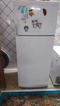 ثلاجة بيكو ١٨ قدم ماطور شغال بس بيها ليك.. 07738501061