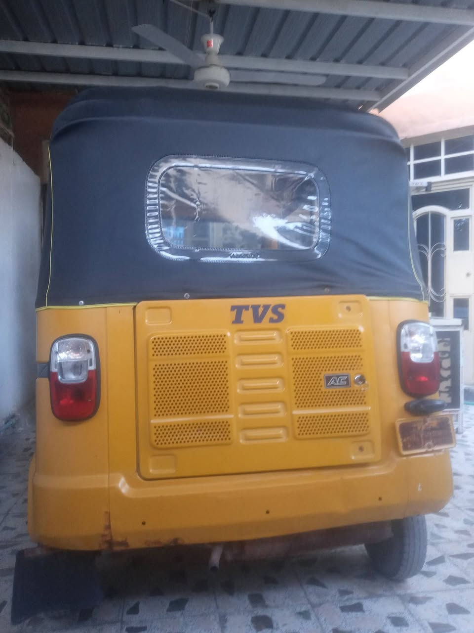 السلام عليكم تكتك تي في اس موديل ١٨ شهر ١١ بالاوراق مكتوب موديل ١٩ اورقها شركة الرتاج اورقها كاملة واصولية بسمي كبل تحويل بسم المشتري مكينة مكفولة من تنقيص تبخير بيها ضربة بالصفحة من جهة اليمنى مثل ماموضح بلصور الباقي بلادي السعر ٢٨٠٠ مليونين وثمنمية وبيها مجال المكان بغداد الحسينية مال الراشدية ملاحظة مامتواجد على الفيس الشري يتصل ***********
