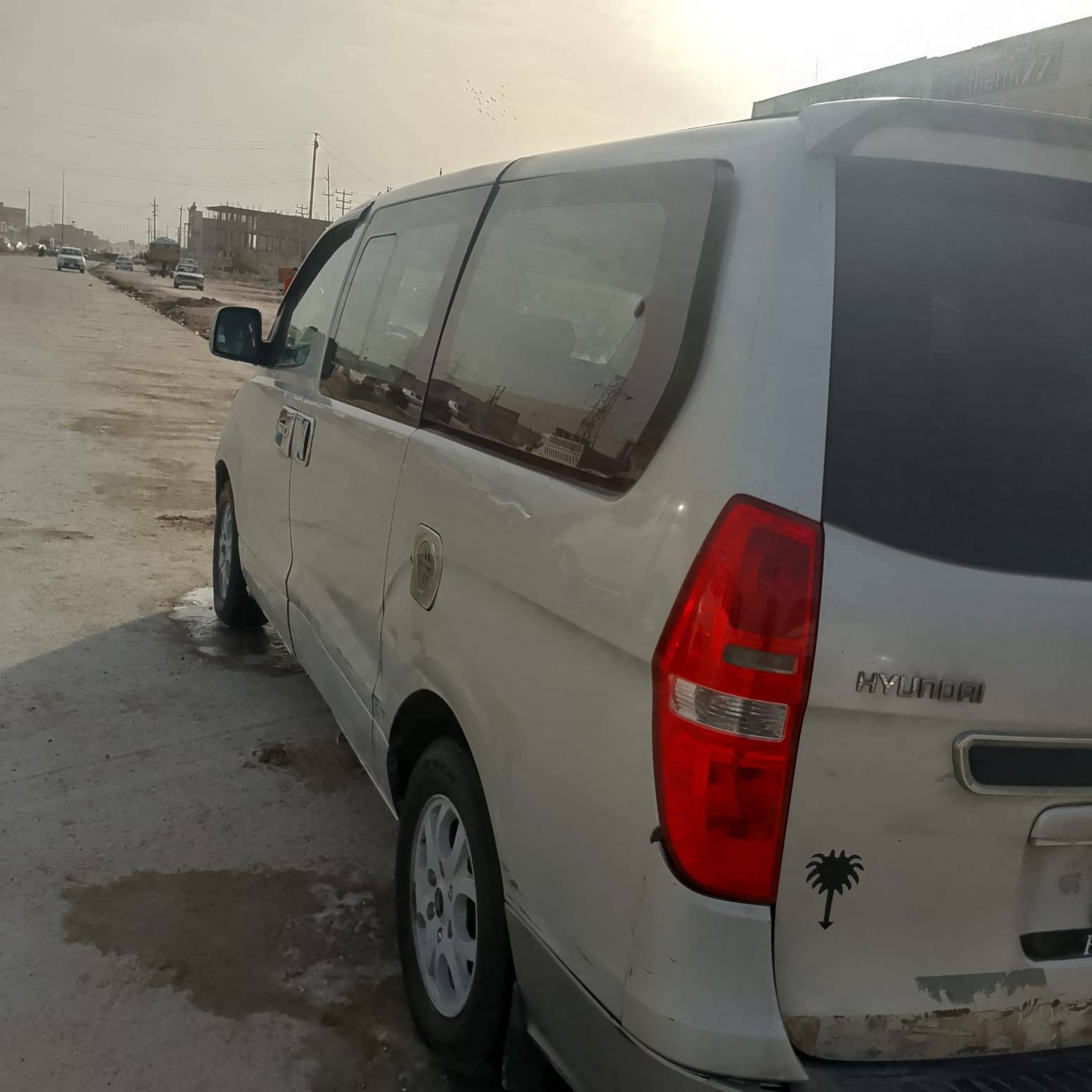 سلام عليكم ستاركس ٢٠٠٩ محور مسكر كفاله من صبغ والمعجون والكص والعيب شرعي والضربه القويه تخم تاير باتري سياره حلوه وجاهزه عوزه ترتيب بسيط  مع استلام لوحات انكليزي بسمك ***********
