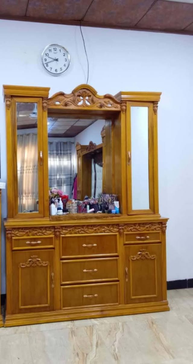غرفه خشب صاج غرفه نظيفه مستخدمه شيء قليل سعره 900 وبيها مجال استفسار على الرقم ابي واتساب***********
