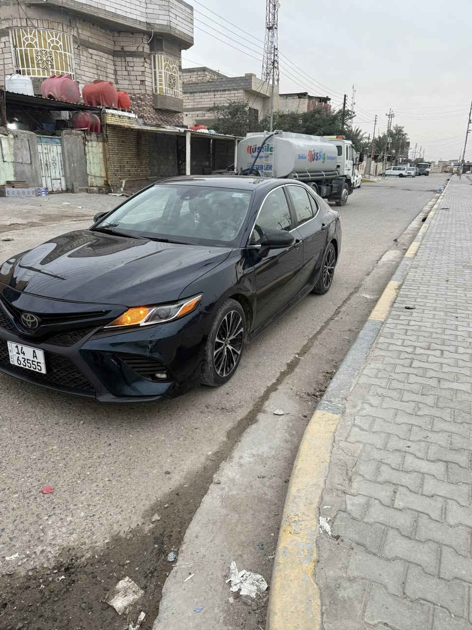 السلام عليكم سياره كامري لونها زيتوني غامق
مديل: 2019
رقم. :   بصره حره 
وارد. :   امريكي 
حادثها:  تقرير غرق تعمل وتسير قطره ماي ماطابتلها شرط الفحص 
السياره كفاله عامه من الصبغ بيها تقسيم قطعتين شرط تقسيم اكو ثلث طخات باقيات على وضعهن 
ماشيه 60 الف 
 سياره نقصها بس شمعه اماميه مال حداديه 
دعمت الدعاميه وسويتها مبينه سياره ماناقصها برغي 

السعر تره والله مو سعرها الله يوفق الياخذها سعرها 148 وبيها شويه مجال مكاني بصره مكينتها 2500 اربعه سلندر سياره والله مانقصها شي ***********
