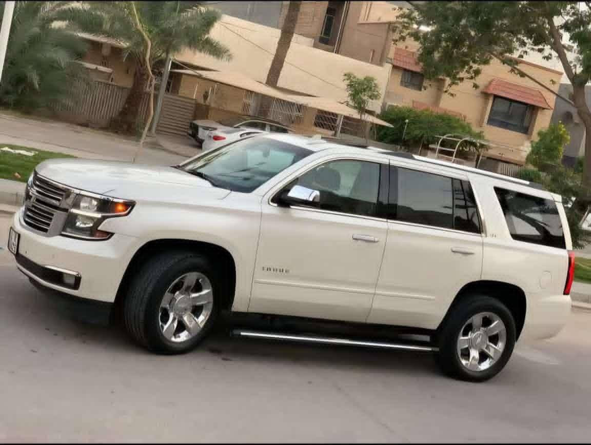 السلام عليكم
تاهو 2015 فول الفول للاخير واحد ع واحد LTZ اعلى مواصفات 

محرك 5.3 دفع رباعي
ماشية 217 الف قابل للزيادة

المواصفات

مواصفات ال LTZ معروفة وعالية

مقاعد منفصلة
دخول ذكي ٤ ابواب
ترحيب
فتحة سقف
تشغيل واطفاء عن بعد
فتح صندوق واغلاق عن بعد
سيتم صوت ١٠ سماعات
تدفئة تبريد الكشنات
شاشة وسطية خلفية
قاصة 
عدسات زينون قوي جدا

وباقي مواصفات التاهو LTZ معروفة كير مكينه مكفولات +حداده عامه 

الحادث
 قطعتين فقط ربع باب وربع جاملغ خلفي صفحة السايق 
بدون اي ايرباك وبجم كبس والصورة مرفقة للبجم
بيها شخوط بسيطة ورصعة فقط 

سنوية لل ٢٩ هزة جديدة ارقام جديدة تحويل مباشر 

السعر : 328$ وبيها مجال للشراي
تواصل واتساب واتصال حياكم الله
*********** العنوان البصره الزبير 

بيع مستعجل مو جاد ومو شراي لتتواصل .
