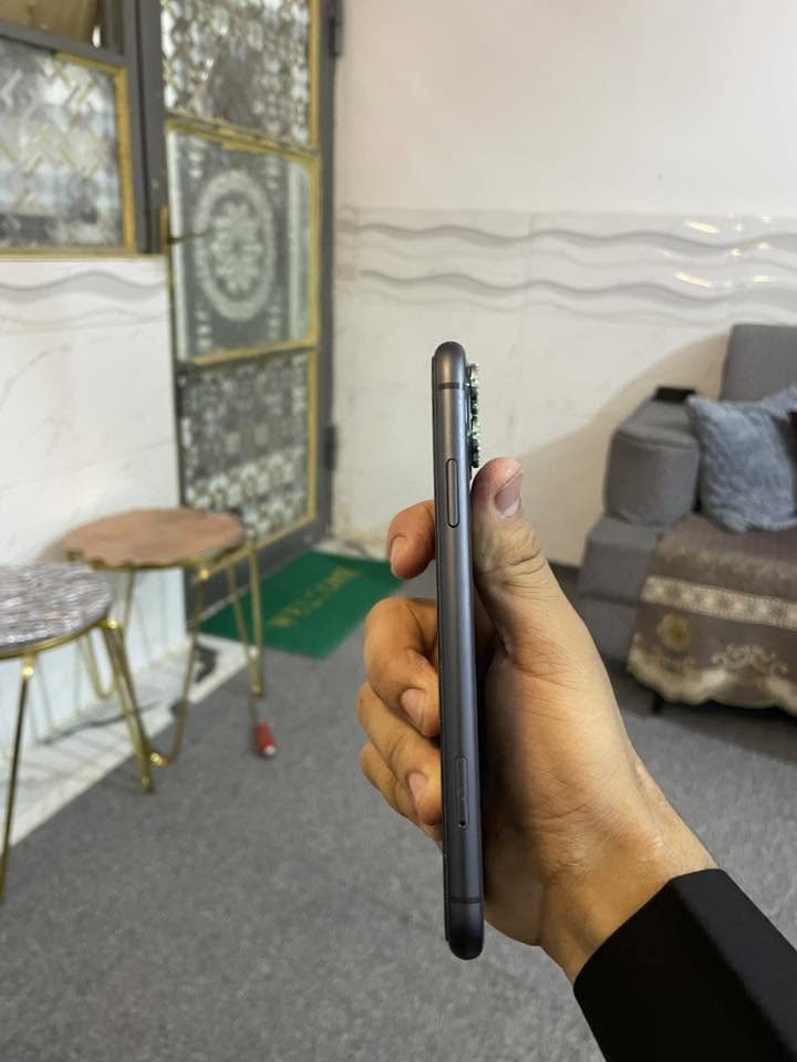 11 عادي فقط نضيف الجهاز كلش الجهاز فقط فيس ايدي متوقف لا مفتوح ولا مستبدل اي قطعه جهاز كلش نضيف الشراي يراسلني وتساب رقم الهاتف ***********
