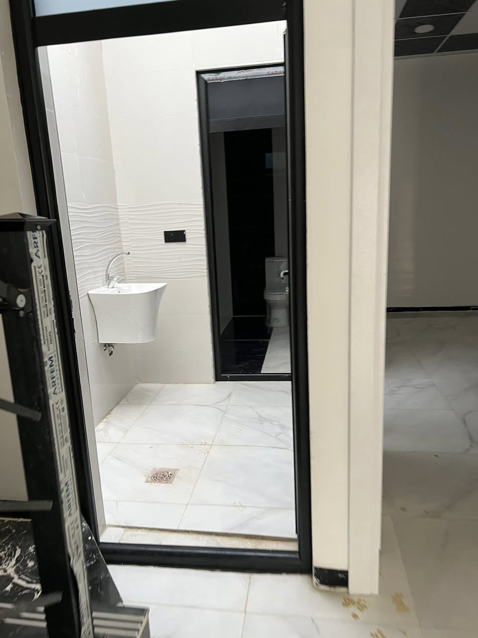 دار للبيع مساحته 100 متر بيت صفر مامسكون عنوان / شوراو خلف كلية الزراعه مجاور جامع الحاج اكرم رقم / ***********
