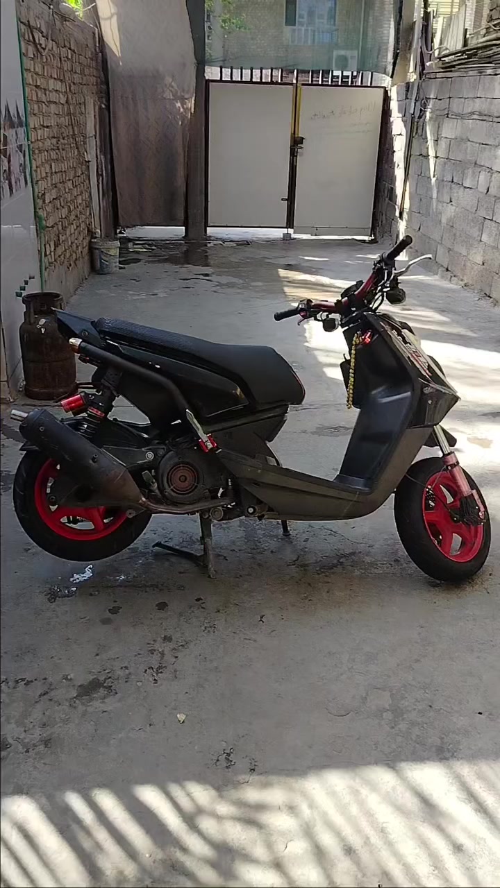 السلام عليكم 
دراجه سكنس جبلي للبيع

موديل 2013

دراجه كدامكم مزوده تزويد فول

التزويد صدر رياضي
دبلات خلفيه رياضي 

ستيرن رياضي 

ويل لون احمر رياضي 

نشرات لون احمر 

دراجه كل تبديلات الدهن امزويل 

بانزين كلا محسن ما شامه ريحت العادي 

ما متواجد فيس بوك هاده رقمي متواجد واتساب ***********

السعر مليون و100
المكان بغداد جسر ديالى
