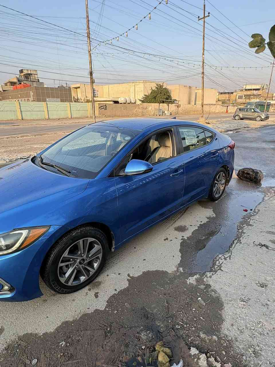 السلام عليكم
سياره هونداي النترا 
موديل ٢٠١٧. 
بيها صبغ بنيد ودعاميه فقط 
كير مكينه كفاله حداديه كفاله 
سونر جديد بيها 
السعر 120$
عنوان : بغداد الجديده 
لتواصل :***********
